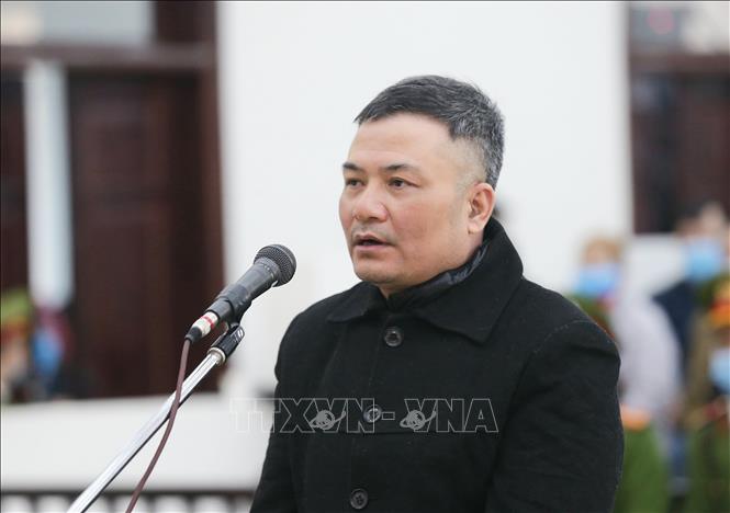 Trong ảnh: Bị cáo Lê Xuân Giang - Chủ tịch HĐQT Công ty Liên Kết Việt khai báo trước Hội đồng xét xử. Ảnh: Doãn Tấn - TTXVN