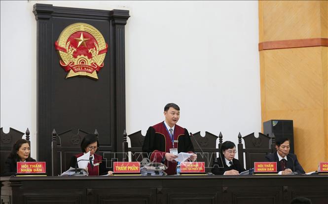 Trong ảnh: Hội đồng xét xử khai mạc phiên tòa. Ảnh: Doãn Tấn - TTXVN