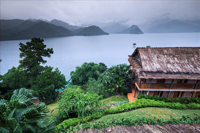 Photo: A view of the Hoa Binh Lake from the Mai Chau Hideaway Resort. VNA Photo: Trọng Đạt