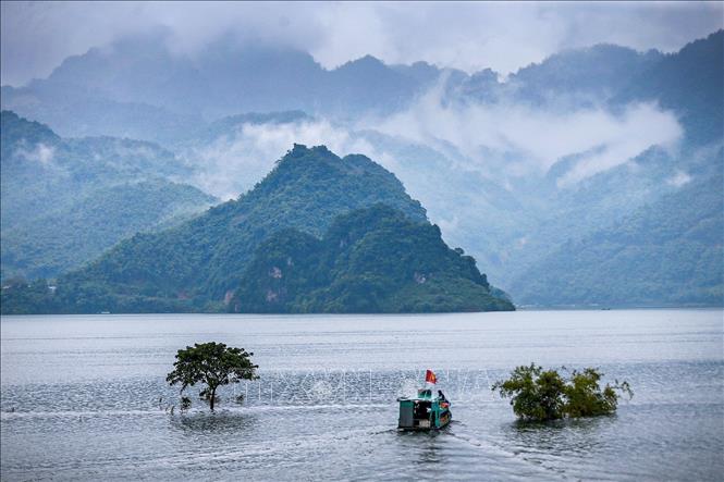 Photo: A view of the Hoa Binh Lake. VNA Photo: Trọng Đạt