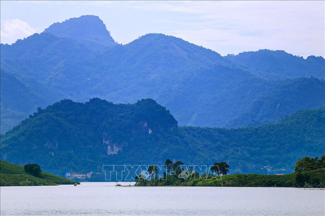 Photo: A view of the Hoa Binh Lake. VNA Photo: Trọng Đạt