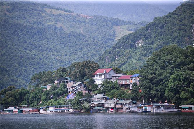 Photo: A small village on the Lake's shore. VNA Photo: Trọng Đạt