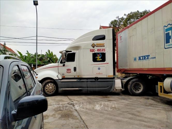 Trong ảnh: Xe container BKS 62C-150.23 kéo theo sơ-mi-rơ-móc BKS 86R-003.98 do Nguyễn Phú Trung (sinh năm 1971, trú tại xã Quảng Tiến, huyện Trảng Bom, tỉnh Đồng Nai) điều khiển. Ảnh: Võ Dung -TTXVN