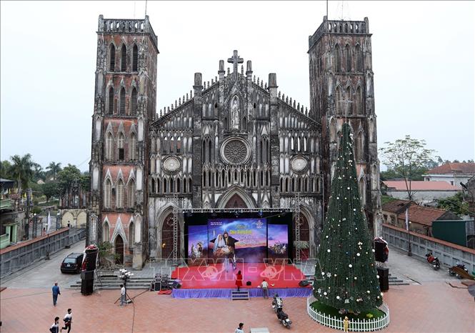Trong ảnh: Nhà thờ Sở Kiện trước đêm Noel. Ảnh: Phan Tuấn Anh - TTXVN