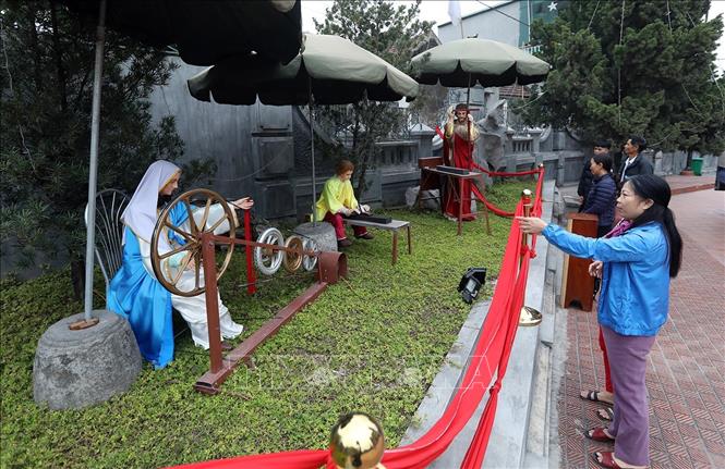 Trong ảnh: Các mô hình đã hoàn thành trước đêm Noel. Ảnh: Phan Tuấn Anh - TTXVN