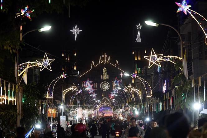 Trong ảnh: Nhà thờ Sở Kiện được trang hoàng lộng lẫy. Ảnh: Phan Tuấn Anh - TTXVN