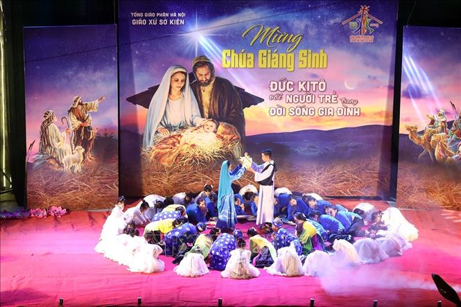 Trong ảnh: Đón mừng Giáng sinh tại nhà thờ Sở Kiện. Ảnh: Phan Tuấn Anh - TTXVN