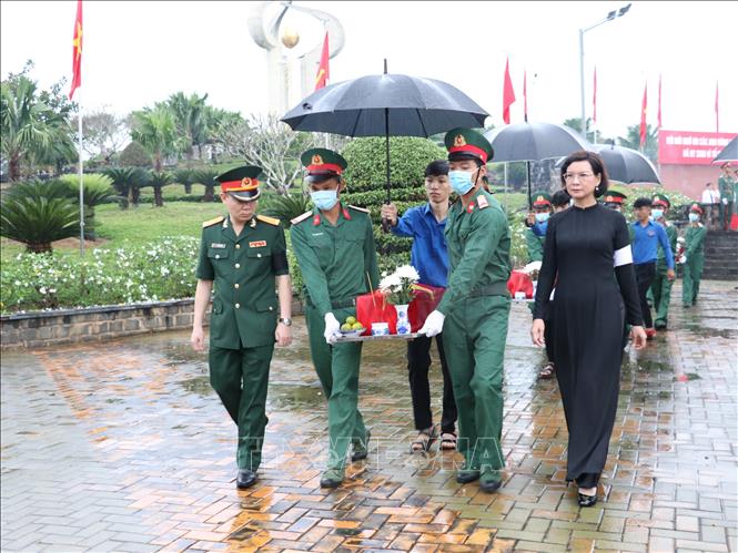 Trong ảnh: Quang cảnh lễ viếng, truy điệu, an táng hài cốt các liệt sĩ. Ảnh: K GỬIH -TTXVN