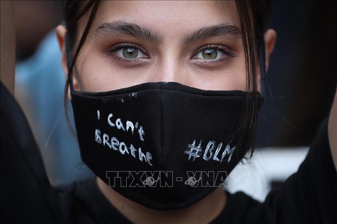 Trong ảnh: Biểu tình chống phân biệt chủng tộc tại Brussels, Bỉ, ngày 7/6/2020 sau vụ công dân da màu George Floyd bị cảnh sát Mỹ ghì chết. Ảnh: THX/TTXVN