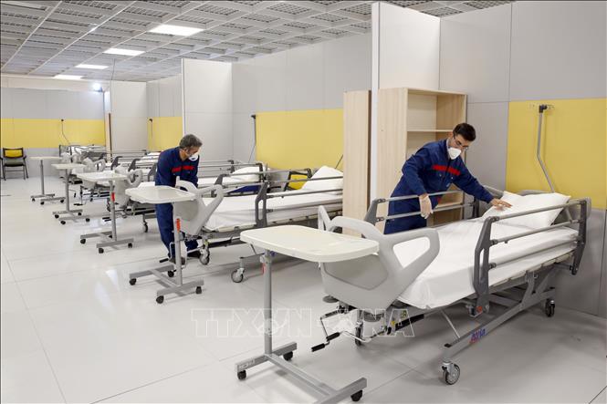 Trong ảnh: Một bệnh viện dã chiến được xây dựng nhằm ứng phó với số bệnh nhân mắc COVID-19 tăng cao tại Tehran, Iran ngày 21/3/2020. Ảnh: AFP/TTXVN