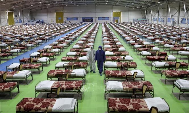 Trong ảnh: Một bệnh viện dã chiến được xây dựng nhằm ứng phó với số bệnh nhân mắc COVID-19 tăng cao tại Tehran, Iran. Ảnh: AP/TTXVN