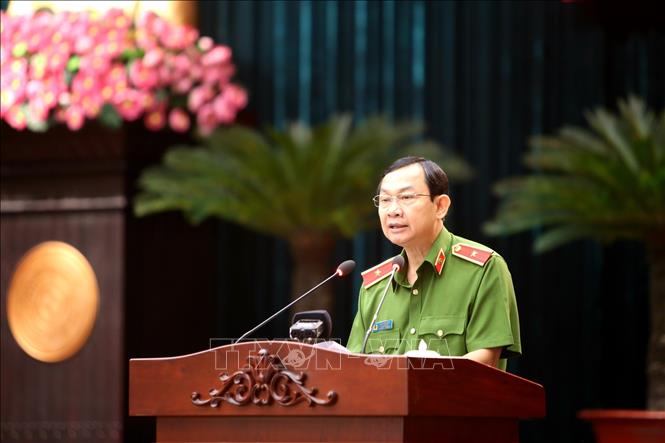 Trong ảnh: Thiếu tướng Đinh Thanh Nhàn, Phó Giám đốc Công an Thành phố Hồ Chí Minh báo cáo tóm tắt kết quả 10 năm thực hiện Chỉ thị 48 của Bộ Chính trị khóa X. Ảnh: Thành Chung - TTXVN