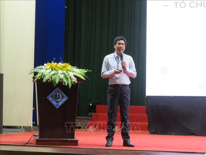 Trong ảnh: Ông Huỳnh Kim Tước, Giám đốc Saigon Innovation Hub giới thiệu hệ thống tiêu chí, tiêu chuẩn thiết lập, vận hành và đánh giá vườn ươm khởi nghiệp của thế giới và thành phố Hồ Chí Minh. Ảnh: Ánh Tuyết - TTXVN