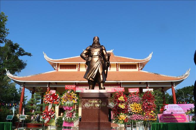 Trong ảnh: Tượng Thiên hộ Võ Duy Dương tại Khu di tích quốc gia đặc biệt Gò Tháp. Ảnh: Nguyễn Văn Trí - TTXVN