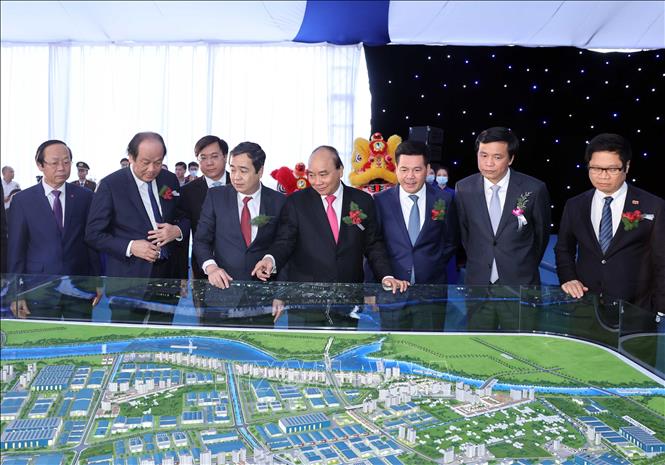 Trong ảnh: Thủ tướng Nguyễn Xuân Phúc dự Lễ động thổ dự án đầu tư xây dựng và kinh doanh kết cấu hạ tầng khu công nghiệp Liên Hà Thái - Khu kinh tế Thái Bình. Ảnh: TTXVN