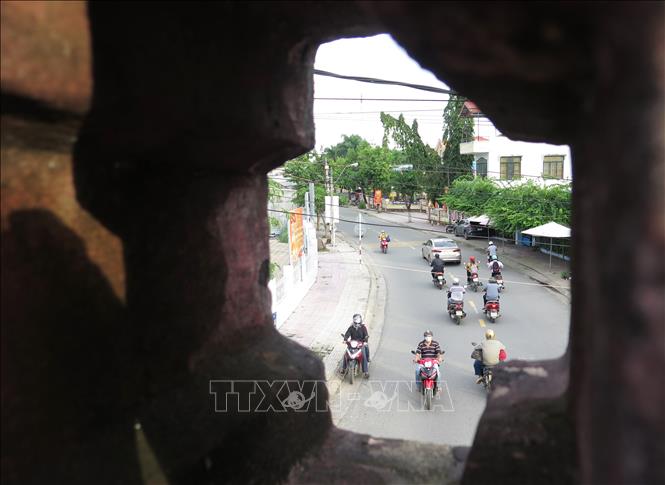 Một góc thị trấn Diên Khánh nhìn từ lan can cổng Tây của thành cổ Diên Khánh. Ảnh: Phan Sáu -TTXVN


