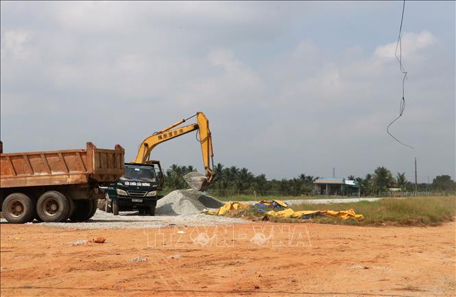 Trong ảnh: Các đơn vị nhà thầu đang tập trung đẩy nhanh tiến độ thực hiện dự án. Ảnh: Bùi Giang - TTXVN
