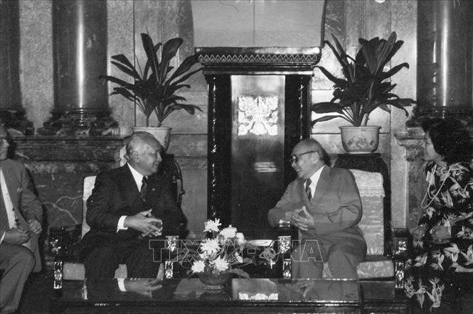 Trong ảnh: Chủ tịch Hội đồng Nhà nước Võ Chí Công hội đàm với Tổng thống Indonesia Suharto thăm chính thức Việt Nam (11/1990) Ảnh: Kim Hùng – TTXVN
