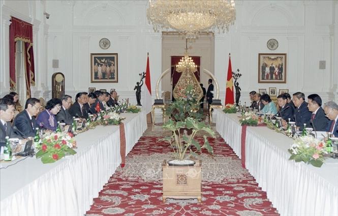Trong ảnh: Thủ tướng Phan Văn Khải hội đàm với Tổng thống Susilo Bambang Yudhoyono, trong chuyến thăm chính thức Cộng hòa Indonesia (22/2/2006). Ảnh: TTXVN