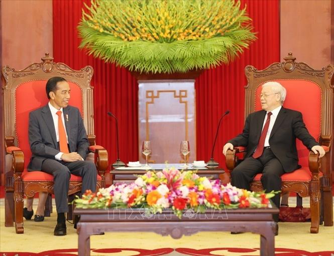 Tổng Bí thư Nguyễn Phú Trọng tiếp Tổng thống Cộng hòa Indonesia Joko Widodo.
Ảnh: Trí Dũng – TTXVN