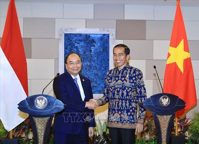 Trong ảnh: Thủ tướng Nguyễn Xuân Phúc và Tổng thống Cộng hòa Indonesia Joko Widodo gặp gỡ báo chí sau hội đàm tại thành phố Bali (Indonesia) ngày 12/10/2018. Ảnh: Thống Nhất – TTXVN