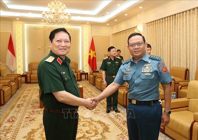 Trong ảnh: Đại tướng Ngô Xuân Lịch tiếp Phó Đô đốc Agus Setiadji ,Tổng Thư ký Bộ Quốc phòng Indonesia đang tham dự Đối thoại Chính sách Quốc phòng Việt Nam - Indonesia lần thứ nhất tại Việt Nam (25/6/2019). Ảnh: Dương Giang - TTXVN