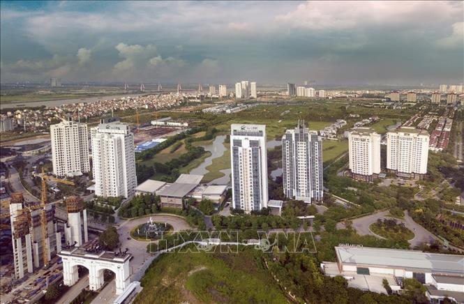 Trong ảnh: Tập đoàn Ciputra (Indonesia) đã và đang triển khai nhiều dự án tại Việt Nam, trong đó sớm đầu tư vào Khu đô thị Nam Thăng Long Ciputra Hanoi (năm 1996) – dự án bất động sản có quy mô lớn đầu tiên tại Việt Nam, hiện được xem như là một trong những khu đô thị khép kín hiện đại nhất Hà Nội, với vốn đầu tư đăng ký ban đầu 2,1 tỷ USD. Ảnh: Trọng Đạt – TTXVN