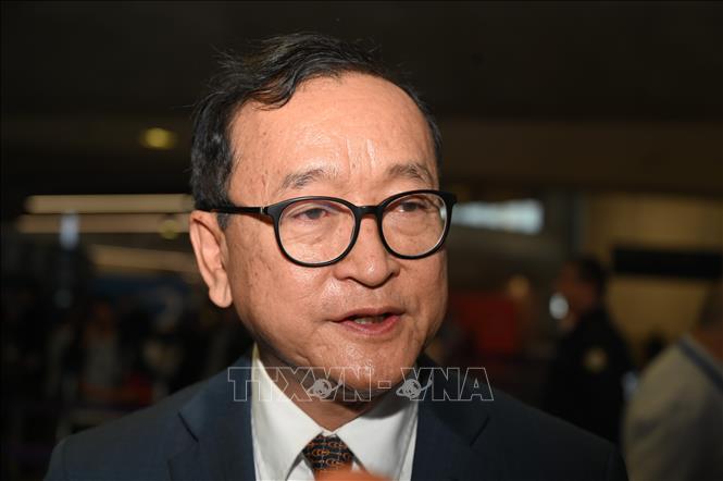 Trong ảnh (tư liệu): Ông Sam Rainsy tại sân bay Roissy-Charles de Gaulle, phía Bắc Paris, Pháp ngày 7/11/2019. Ảnh: AFP/TTXVN