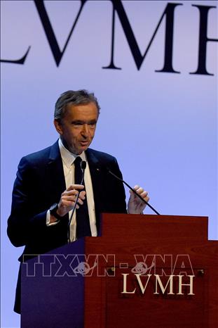 Trong ảnh: Ông Bernard Arnault - Chủ tịch kiêm CEO của LVMH Moët Hennessy Louis Vuitton, giữ vị trí thứ 4 với 114 tỷ USD. Ảnh: AFP/TTXVN