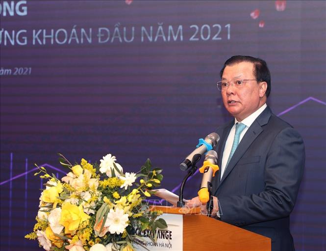 Trong ảnh: Bộ trưởng Bộ Tài chính Đinh Tiến Dũng phát biểu, đánh giá cao và biểu dương những nỗ lực của ngành chứng khoán nói chung, các thành viên thị trường, đặc biệt là công chúng đầu tư đã tạo dựng thị trường chứng khoán Việt Nam thành công trong năm 2020. Ảnh: Phạm Hậu - TTXVN