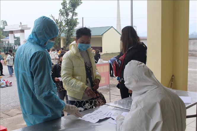 Tỉnh Thái Nguyên tiếp nhận, cách ly 192 công dân nhập cảnh từ Trung Quốc. Ảnh: Thu Hằng-TTXVN
