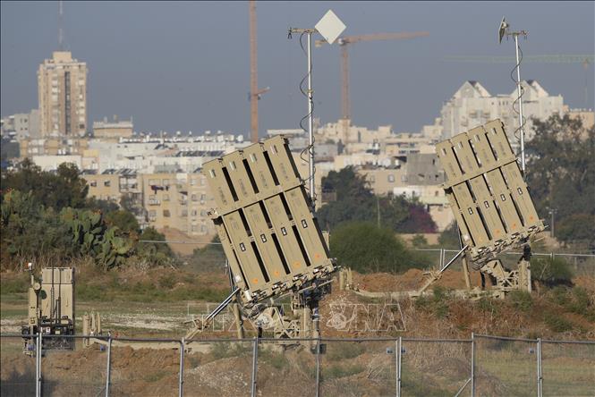 Trong ảnh: (tư liệu) Hệ thống phòng thủ tên lửa Vòm Sắt (Iron Dome) được triển khai tại Ashdod , Israel, ngày 12/11/2019. Ảnh: AFP/TTXVN