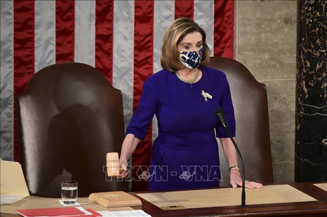 Trong ảnh: Chủ tịch Hạ viện Mỹ Nancy Pelosi chủ trì phiên họp lưỡng viện Quốc hội Mỹ ở Washington, DC, ngày 6/1/2021. Ảnh: AFP/TTXVN