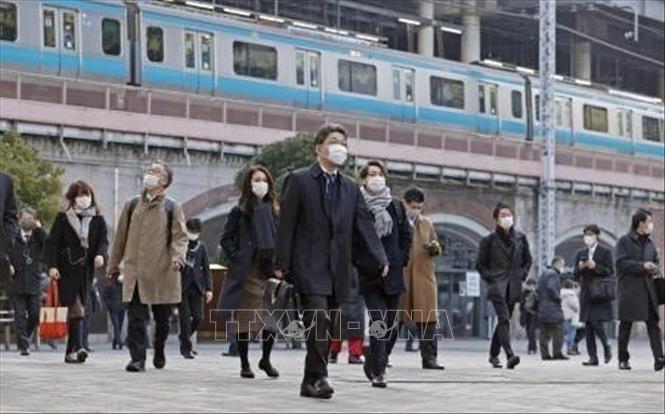 Trong ảnh: Người dân đeo khẩu trang phòng lây nhiễm COVID-19 tại Tokyo, Nhật Bản, ngày 7/1/2021. Ảnh: Kyodo/ TTXVN