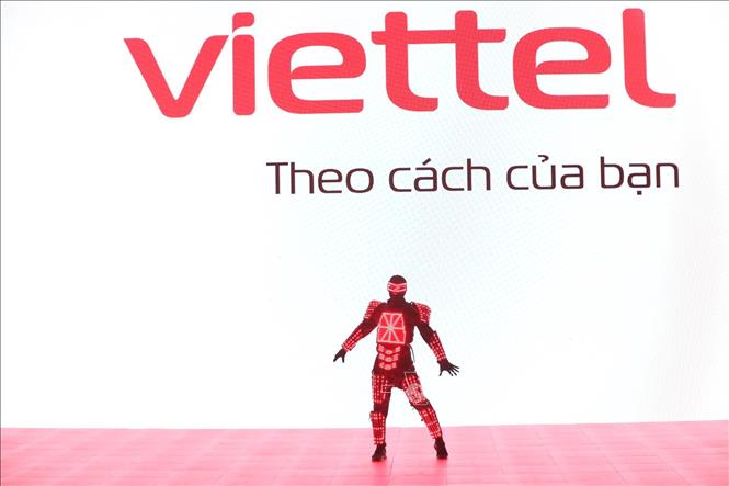 Trong ảnh: Tiết mực văn nghệ tại Lễ ra mắt. Ảnh: Minh Quyết - TTXVN