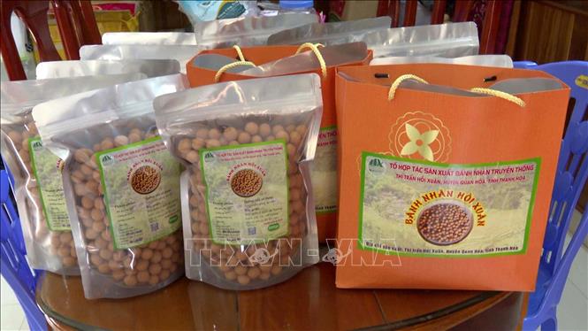 Sản phẩm bánh nhãn Hồi Xuân, huyện miền núi Quan Hóa, Thanh Hóa đã được công nhận OCOP. Ảnh: Nguyễn Nam-TTXVN