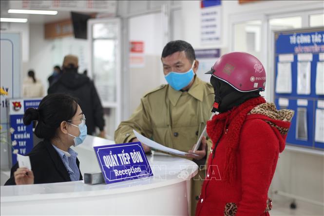 Trời lạnh kéo dài, nhiều người già và trẻ nhỏ đến khám và điều trị tại các bệnh viện trên địa bàn tỉnh Quảng Bình tăng cao. Ảnh: Võ Dung -TTXVN