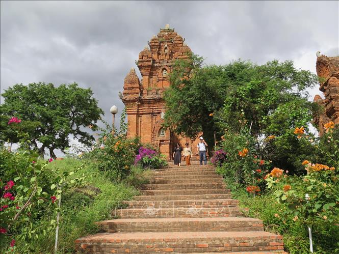 Photo: The Po Klong Garai Temple on the Trau hill. VNA Photo: Minh Hưng