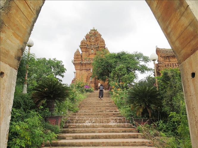Photo: The Po Klong Garai Temple on the Trau hill. VNA Photo: Minh Hưng