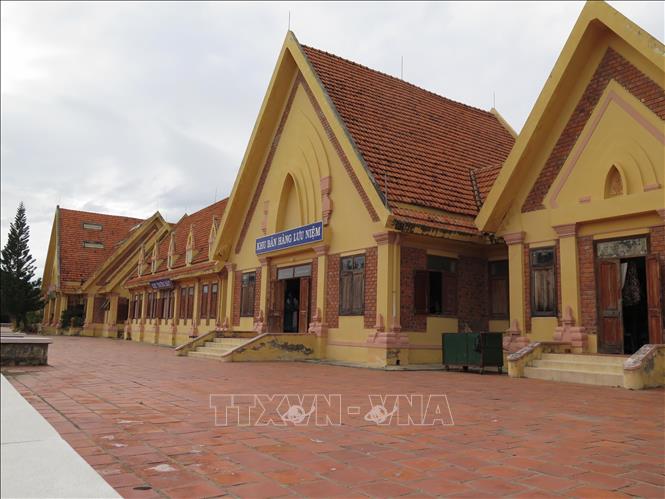 Photo: A display area of cultural objects at the foot of the Trau hill. VNA Photo: Minh Hưng