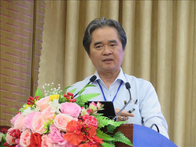 Trong ảnh: PGS, TS Tiến sĩ Phạm Xuân Mai, Cố vấn công nghệ Công ty Cổ phần Ô tô Trường Hải trình bày về xu hướng trong công nghiệp ô tô. Ảnh: Ánh Tuyết - TTXVN
