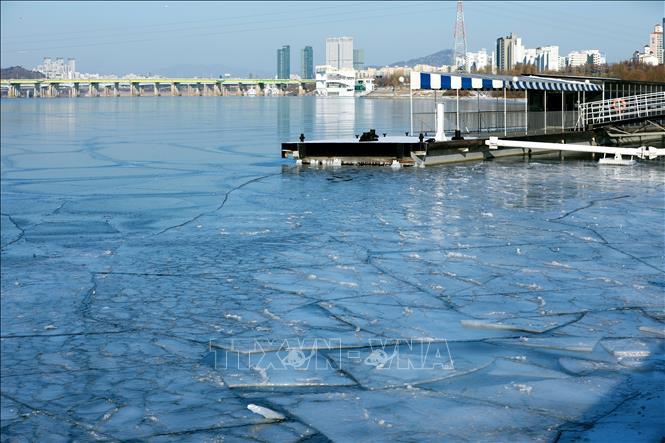 Trong ảnh: Sông Hàn nhìn từ Công viên Yeouido (Ảnh chụp ngày 9/1/2021). Ảnh: Anh Nguyên - Pv TTXVN tại Hàn Quốc .  