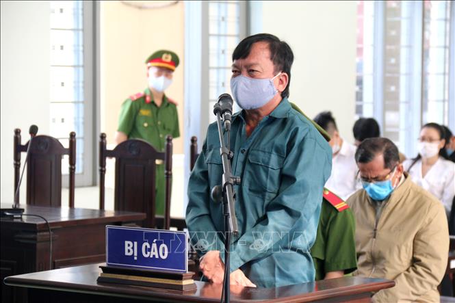Trong ảnh: Bị cáo Trần Hoàng Khôi, nguyên Phó Chủ tịch Ủy ban nhân dân thành phố Phan Thiết tại tòa. Ảnh: Nguyễn Thanh - TTXVN
