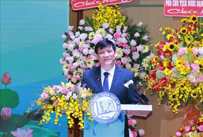 Trong ảnh: Giáo sư Nguyễn Thanh Long, Bộ trưởng Bộ Y tế phát biểu tại Lễ đón nhận danh hiệu Anh hùng Lao động thời kỳ đổi mới của Trường Đại học Y dược Thành phố Hồ Chí Minh. Ảnh: Đinh Hằng - TTXVN        