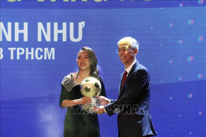 Photo: Striker Cu Thi Huynh Nhu wins the women’s Golden Ball award for player of the year.  VNA Photo: Thanh Vũ