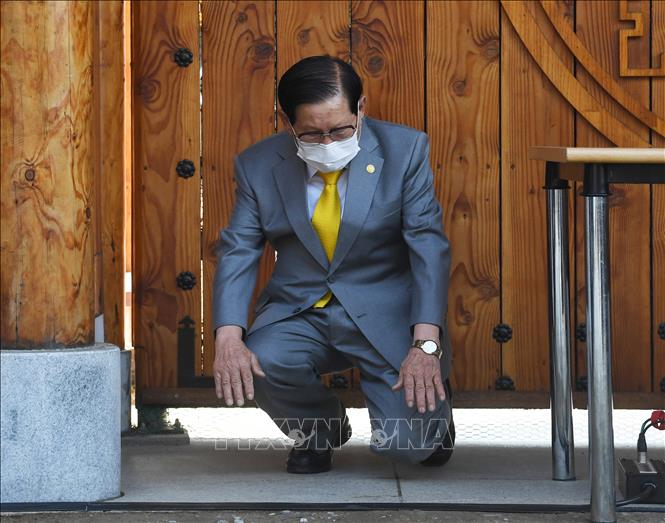 Trong ảnh: (tư liệu) Người sáng lập giáo phái Tân Thiên Địa (Shincheonji) Lee Man-hee tại cuộc họp báo ở Gapyeong, Hàn Quốc, ngày 2/3/2020. Ảnh: AFP/TTXVN