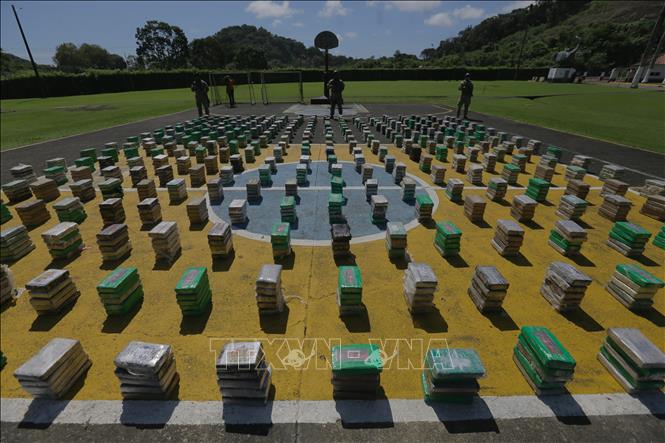 Trong ảnh: (tư liệu) Số ma túy bị tịch thu trong một chiến dịch truy quét tội phạm buôn bán chất cấm này tại Panama City, Panama ngày 23/11/2020. Ảnh: AFP/TTXVN
