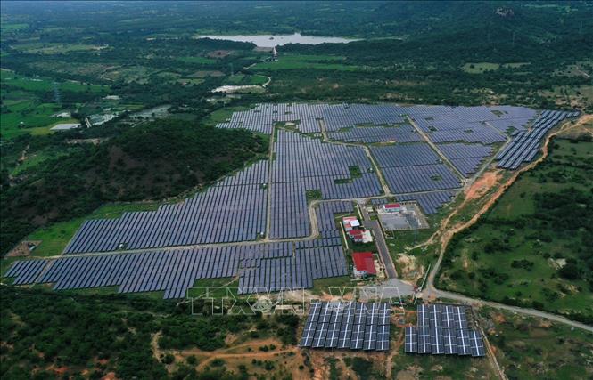 Trong ảnh: Một nhà máy điện mặt trời ở tỉnh Ninh Thuận được đưa vào vận hành trong năm 2020. Ảnh: Ngọc Hà - TTXVN