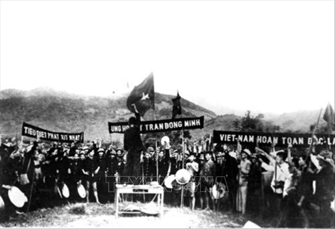 Nhân dân huyện Ba Tơ tham gia đánh chiếm đồn Ba Tơ ngày 11/3/1945. Ảnh: Tư liệu/TTXVN phát