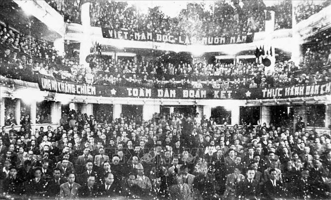 Ngày 6/1/1946, công dân Việt Nam từ 18 tuổi trở lên trên khắp cả nước đã đi bầu cử đại biểu Quốc hội lần đầu tiên, đánh dấu sự khai sinh Quốc hội nước Việt Nam Dân chủ Cộng hoà. Trong ảnh: Quang cảnh khai mạc kỳ họp thứ nhất, Quốc hội khoá I (2/3/1946). Ảnh: Tư liệu TTXVN